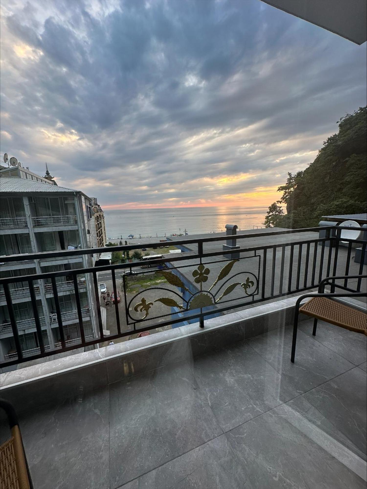 Hotel Woodsea Batumi Exterior foto